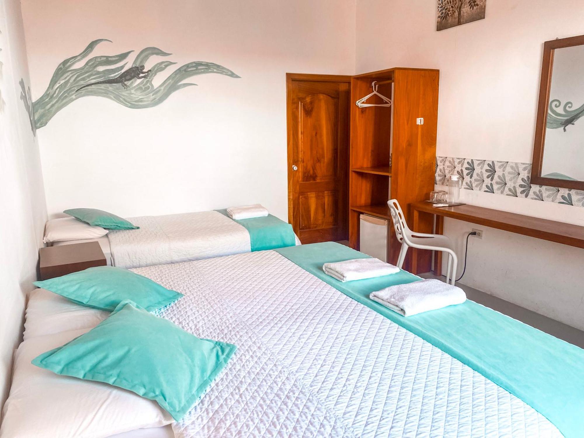 Hotel Coral Blanco With High Speed Internet Starlink And Galapagos Tour Operator Puerto Villamil Eksteriør billede