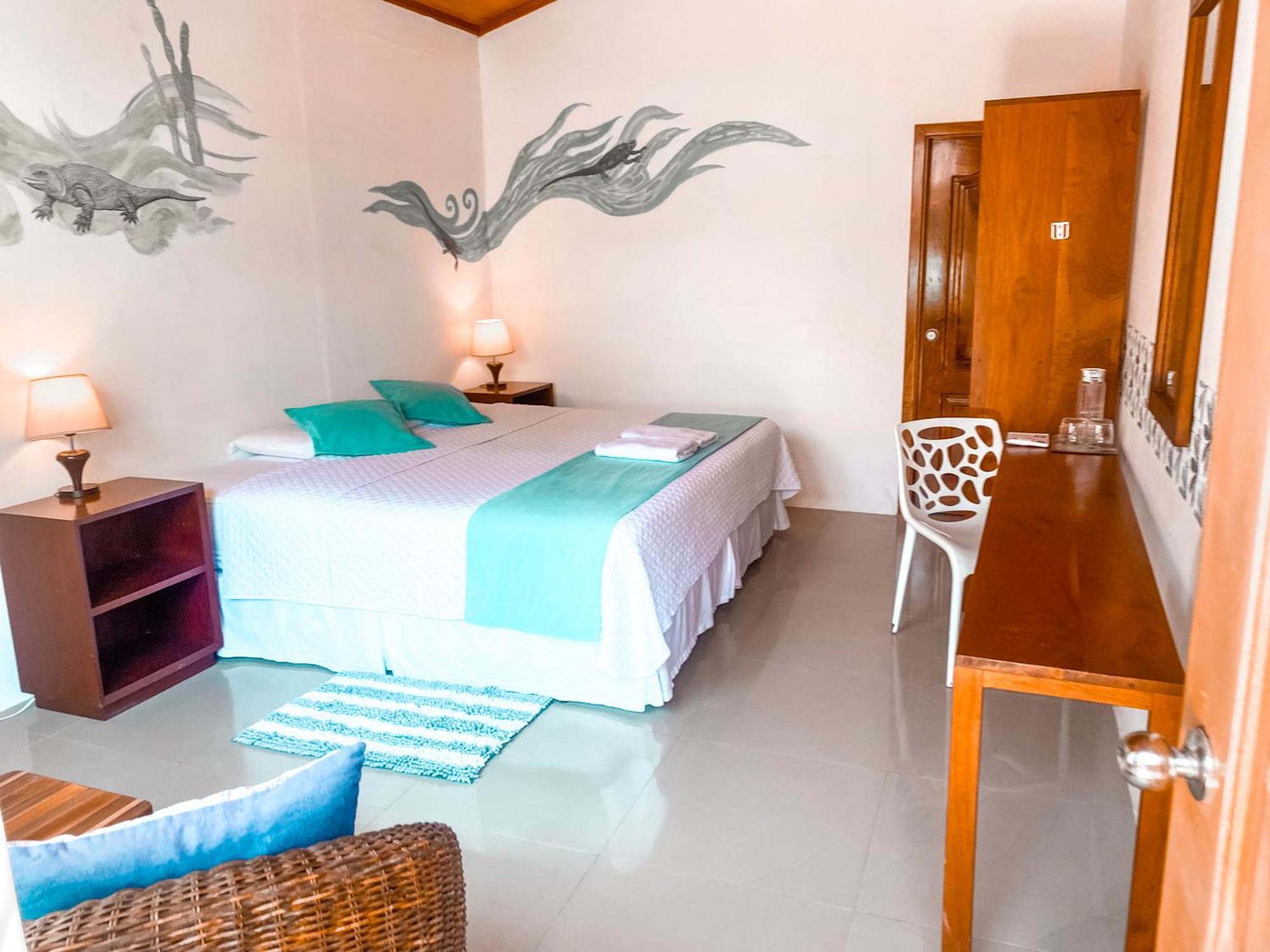 Hotel Coral Blanco With High Speed Internet Starlink And Galapagos Tour Operator Puerto Villamil Eksteriør billede